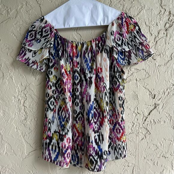 LIKE NEW!  MISA colorful Aztec print off the shoulder blouse. Sz. M - Picture 7 of 9
